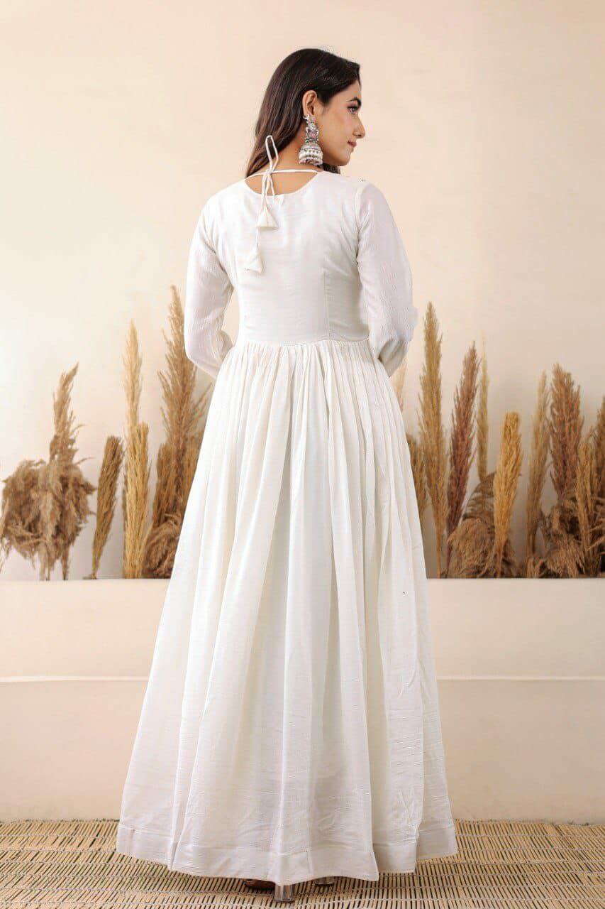 Woman wearing a white dress kurt set