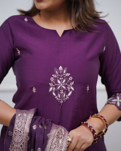 Beautiful Woman Kurti Set
