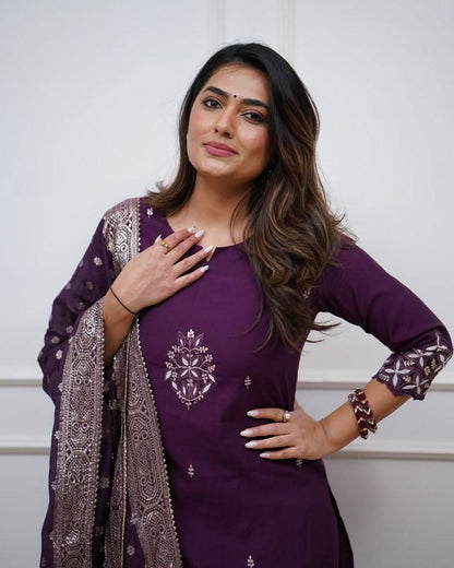 Beautiful Woman Kurti Set