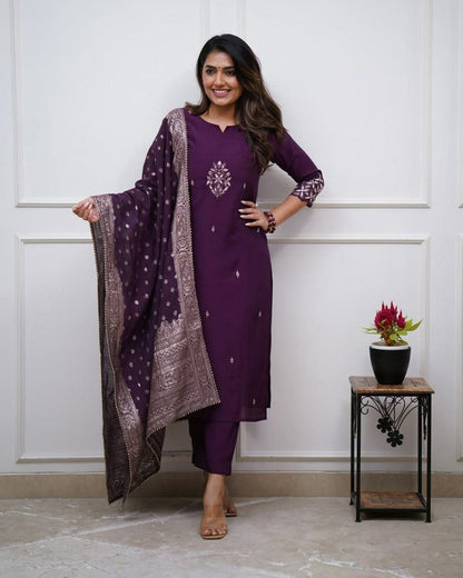 Beautiful Woman Kurti Set